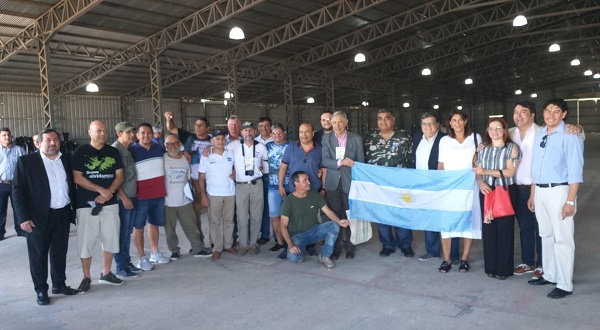 VICEINTENDENTE Y CONCEJALES ENTREGARON RECONOCIMIENTOS